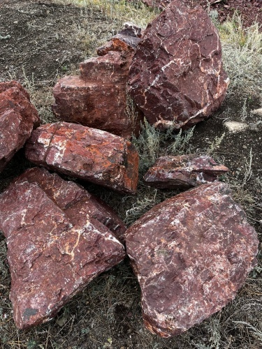 Ландшафтные глыбы красно-фиолетовые 200-1000 килограмм купить в Еманжелинске