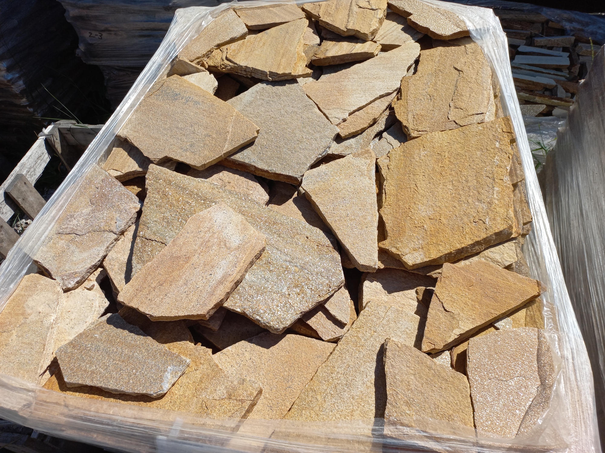 Плитняк златолит жёлтый золотистый для фасада 1,5-3см купить в Еманжелинске