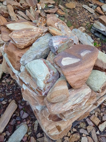 Златолит жёлтый, жёлто-зелёный глыбки и валуны для ланшафтного дизайна купить в Еманжелинске