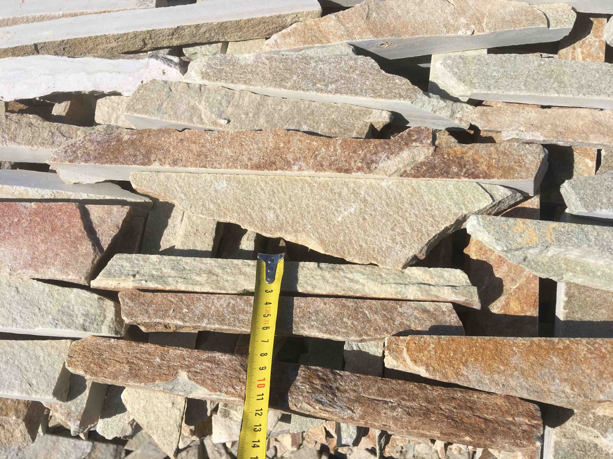 Горбушка златолит золотистый для облицовки купить в Еманжелинске