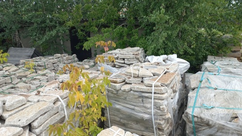 Плитняк галтованный гранитный для ландшафтного дизайна купить в Еманжелинске