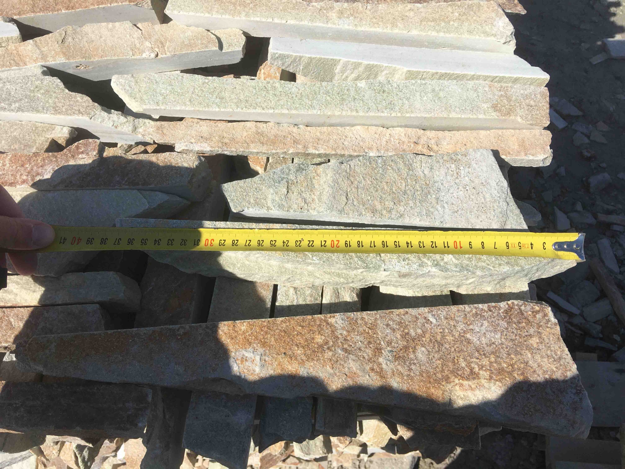 Горбушка златолит золотистый для облицовки купить в Еманжелинске