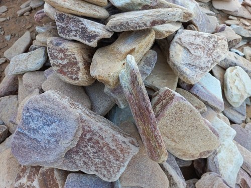 Златолит жёлтый, жёлто-зелёный глыбки и валуны для ланшафтного дизайна купить в Еманжелинске