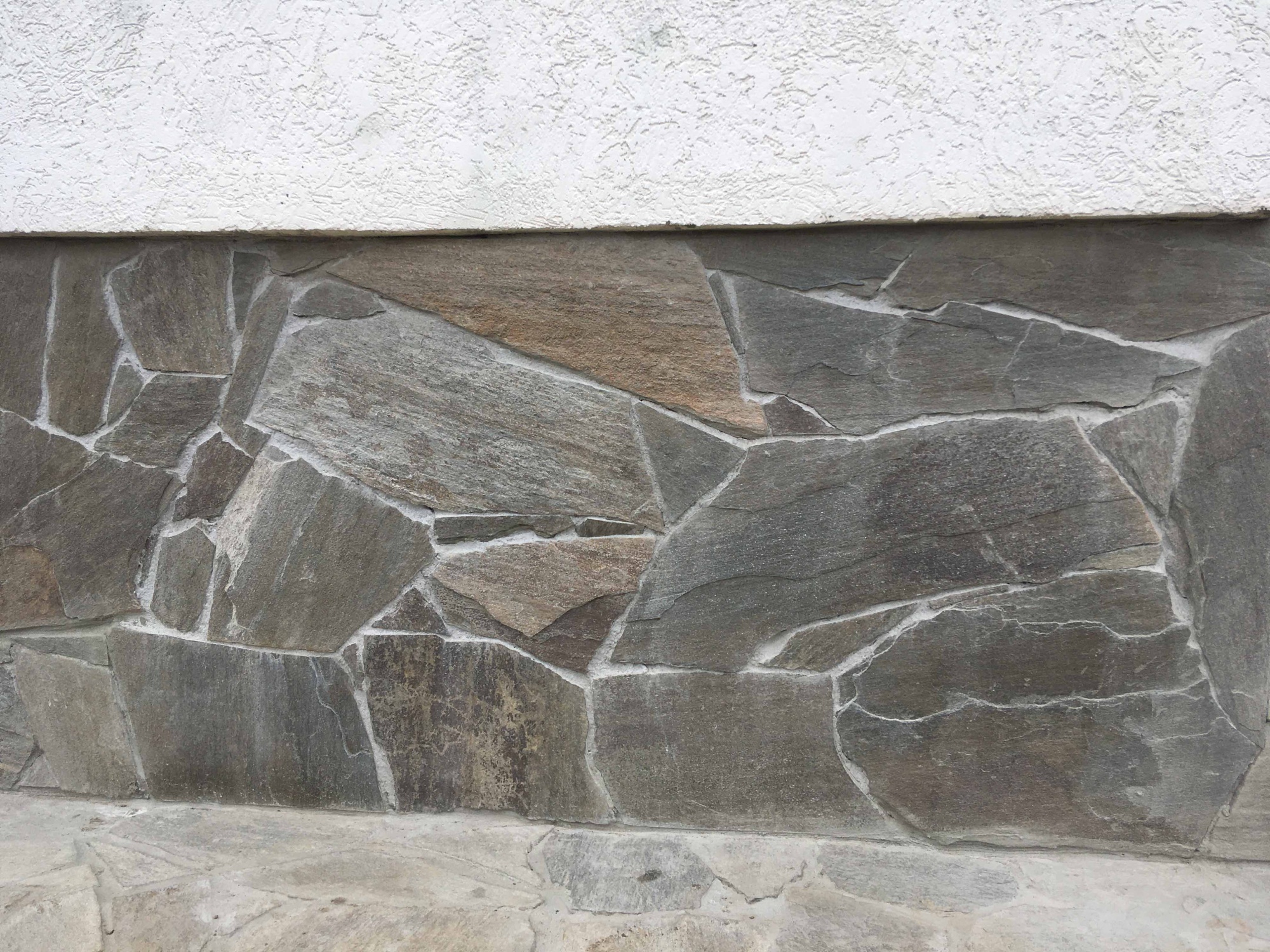 Плитняк златолит Уральский для цоколя, отмостки купить в Еманжелинске