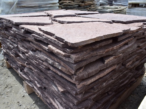 Плитняк лемезит бордовый для облицовки цоколя 20-25 мм  купить в Еманжелинске