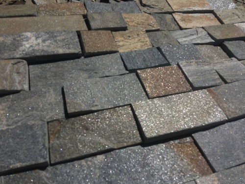 Плитка пилёная златолит Уральский для цоколя, отмостки купить в Еманжелинске