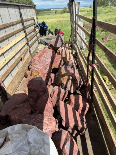 Ландшафтные глыбы красно-фиолетовые 200-1000 килограмм купить в Еманжелинске