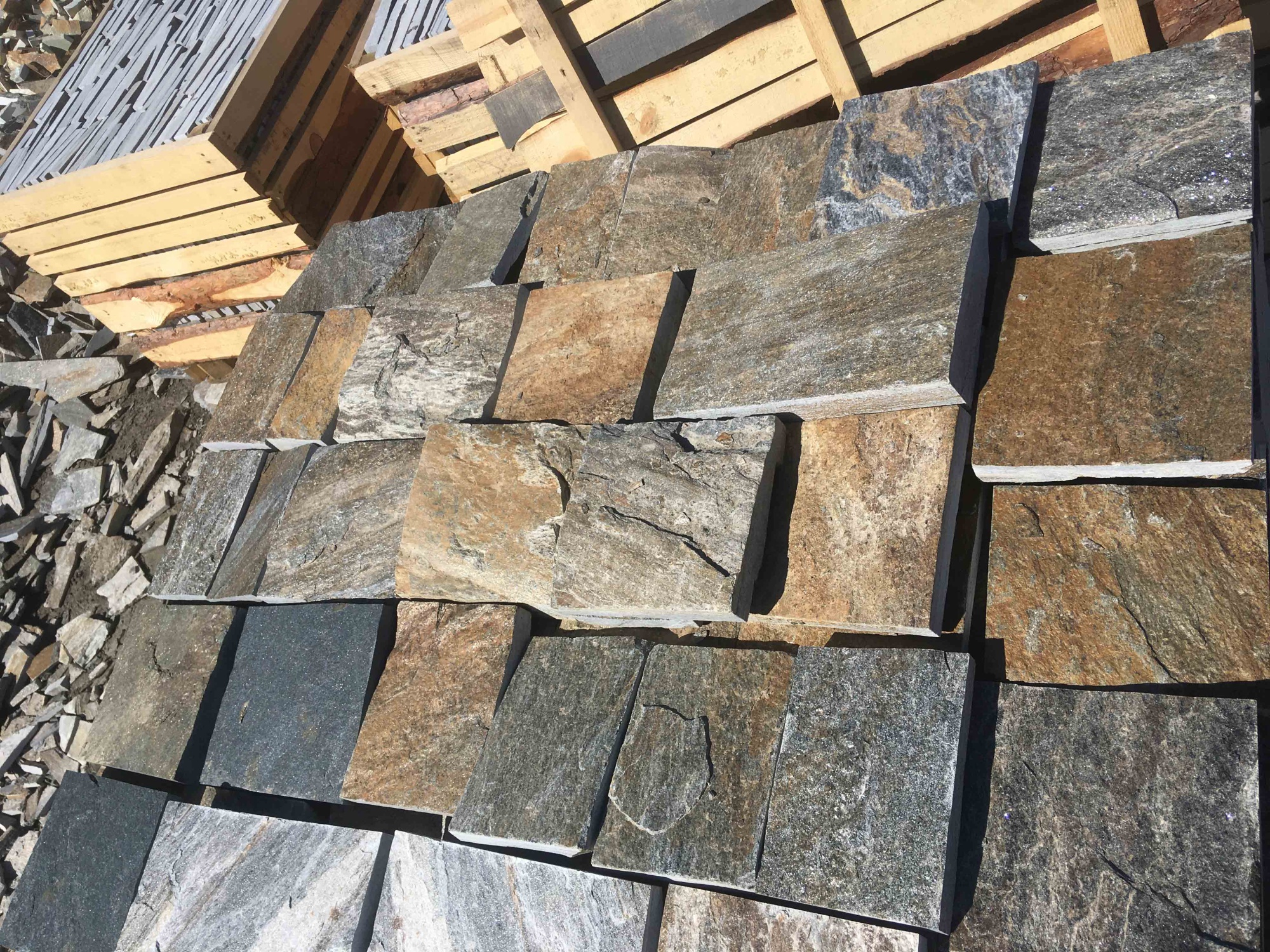 Плитка пилёная златолит Уральский для фасада купить в Еманжелинске