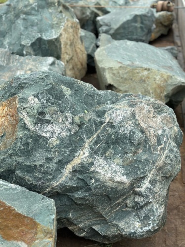 Камни для ландшафтного дизайна зелёные 10-60 килограмм купить в Еманжелинске