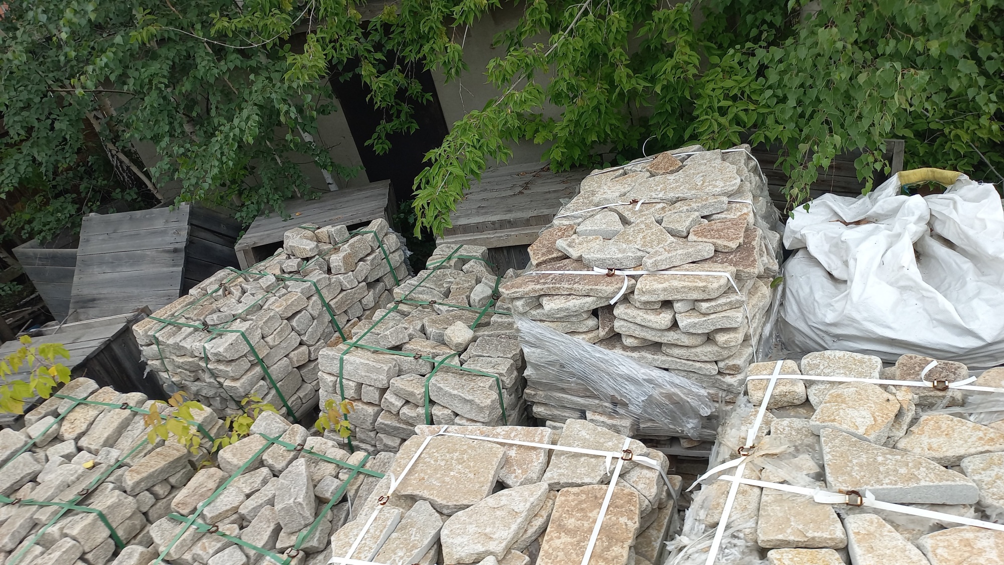 Плитняк гранитный галтованный купить в Еманжелинске