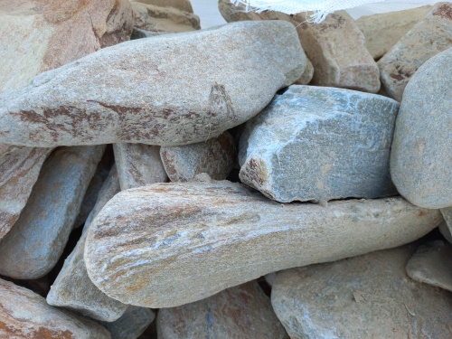 Златолит жёлтый, жёлто-зелёный глыбки и валуны для ланшафтного дизайна купить в Еманжелинске