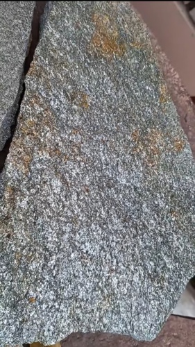 Плитняк златолит серебристый для цоколя, отмостки купить в Еманжелинске