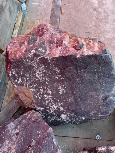 Камни для ландшафтного дизайна красно-фиолетовые 10-60 килограмм купить в Еманжелинске