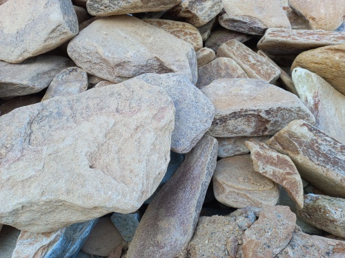 Златолит жёлтый, жёлто-зелёный глыбки и валуны для ланшафтного дизайна купить в Еманжелинске