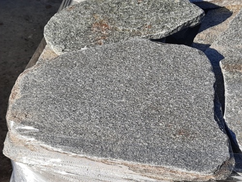 Златолит серебристый галтованный для цоколя купить в Еманжелинске