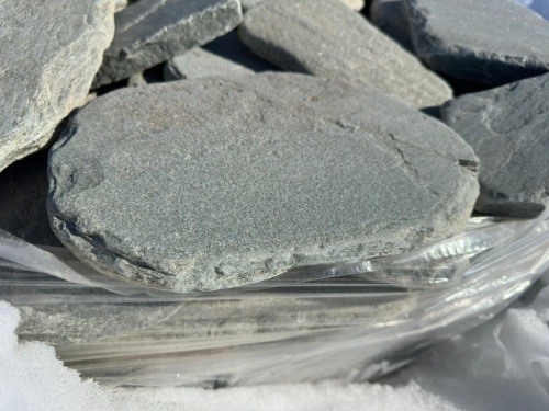 Плитняк златолит зелёный галтованный для мощения на бетон купить в Еманжелинске