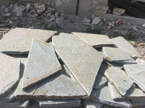 Златолит серебристый галтованный для цоколя купить в Еманжелинске